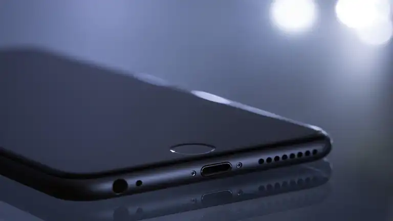 Gli cade iPhone nella cassetta delle donazioni si rifiutano di restituirlo