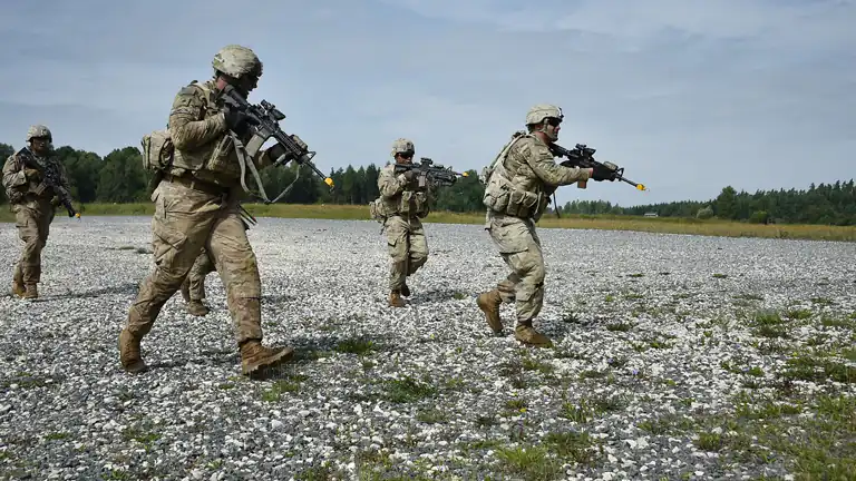Ingrassa per evitare il servizio militare e viene arrestato