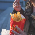 100 giorni a pranzo da McDonalds per dimostrare cosa succede