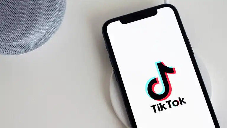 Challenge su TikTok finisce con due arresti