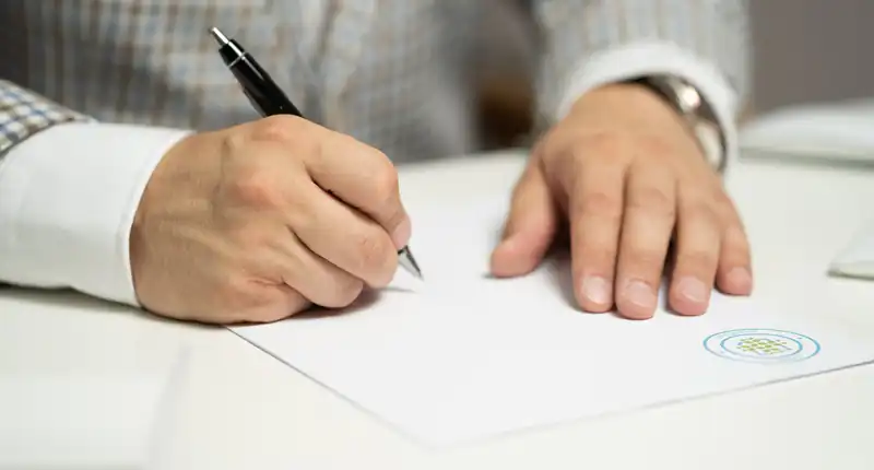 Falsifica Certificato di Morte del Nonno per avere le ferie