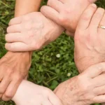 La straordinaria storia di un uomo con 16 mogli e 104 figli