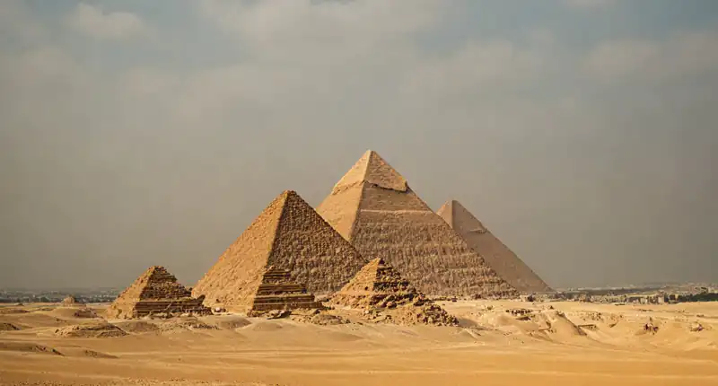 Gli scienziati scoprono qualcosa di inspiegabile nella piramide di Giza