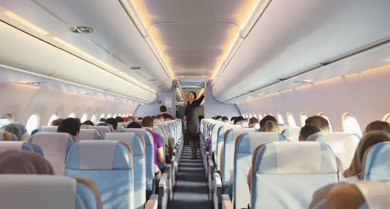 Panico su un Volo Crede di Essere Seguito da Spiriti Maligni