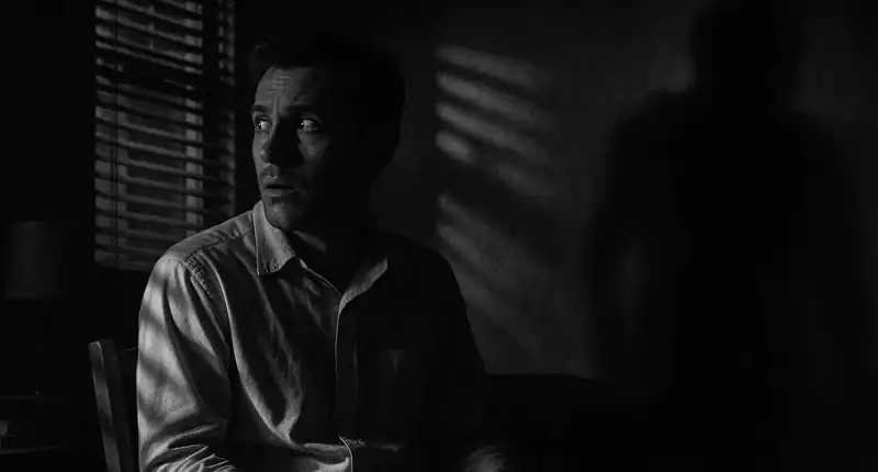 Perché alcune persone vedono ombre scure con la coda de occhio