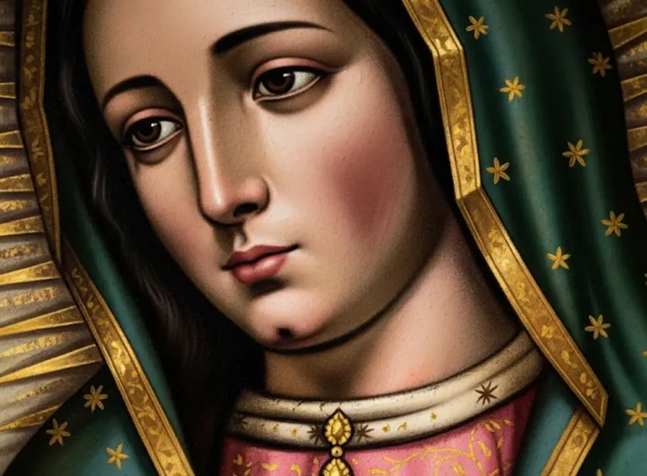 un primo piano dettagliato del volto e degli occhi della Madonna di Guadalupe
