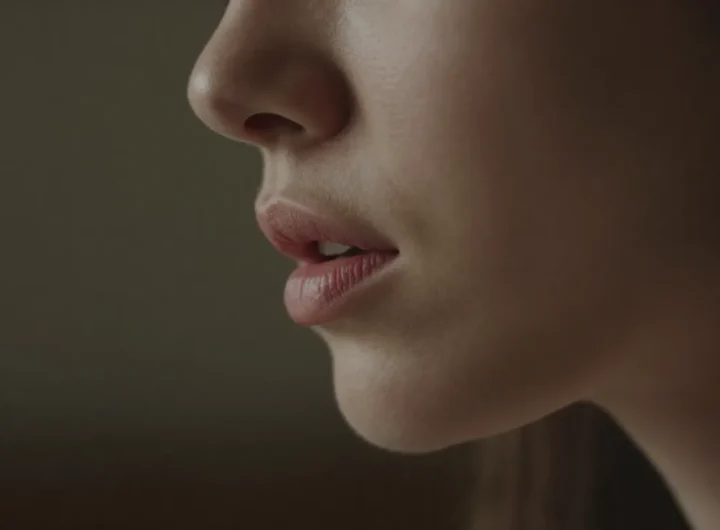 psicologia-parlare-bassa-voce-significato